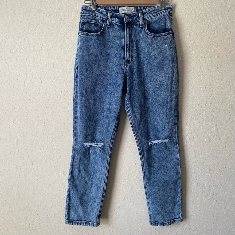 Abercrombie & Fitch | Women's A&F Curve Love Mom Jean Size 27/4R